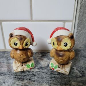 VINTAGE JOSEF ORIGINALS PORCELAIN SANTA HAT  CHRISTMAS OWL SALT & PEPPER SHAKERS